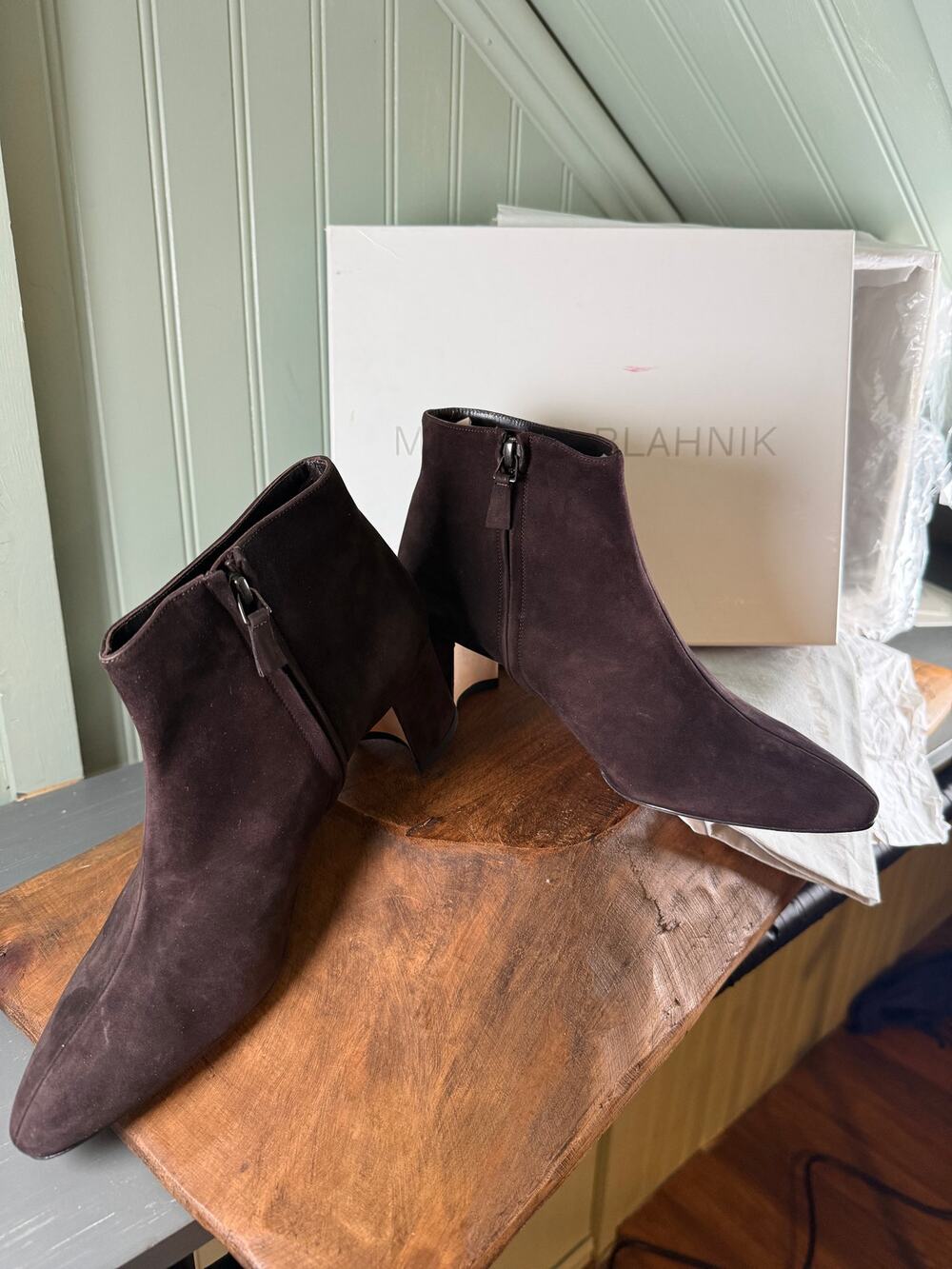 Manolo Blahnik SAM50 Chocolate Brown Suede Ankle Booties Boots Size EU38 New